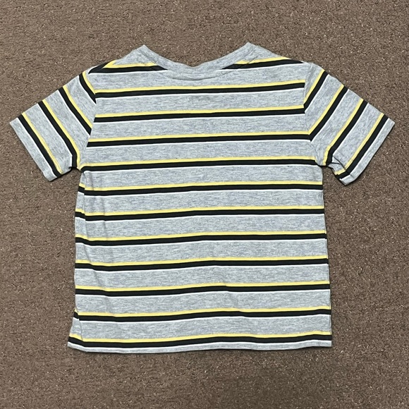 Little boys Baby Gap Grey Striped Short Sleeve Pocket T-Shirt - Picture 2 of 6
